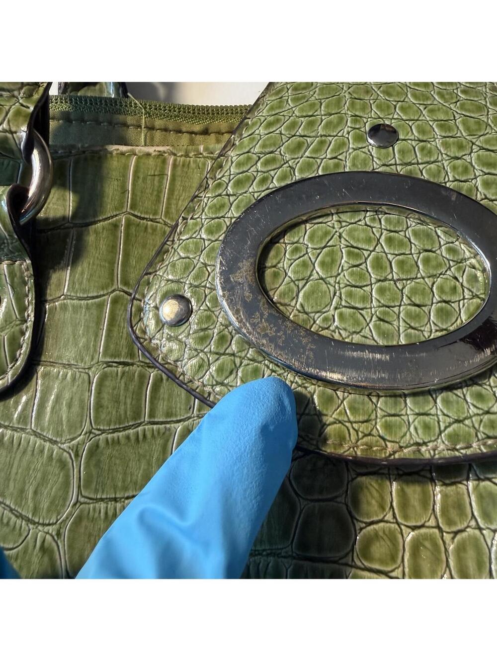 Green Crocodile Pattern Shoulder Bag with Flap Closure - Picture 4 of 7